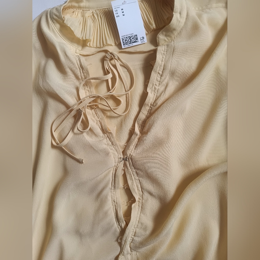 H&M Pale Yellow Ruffle V-Neck Blouse - Picture 9 of 11